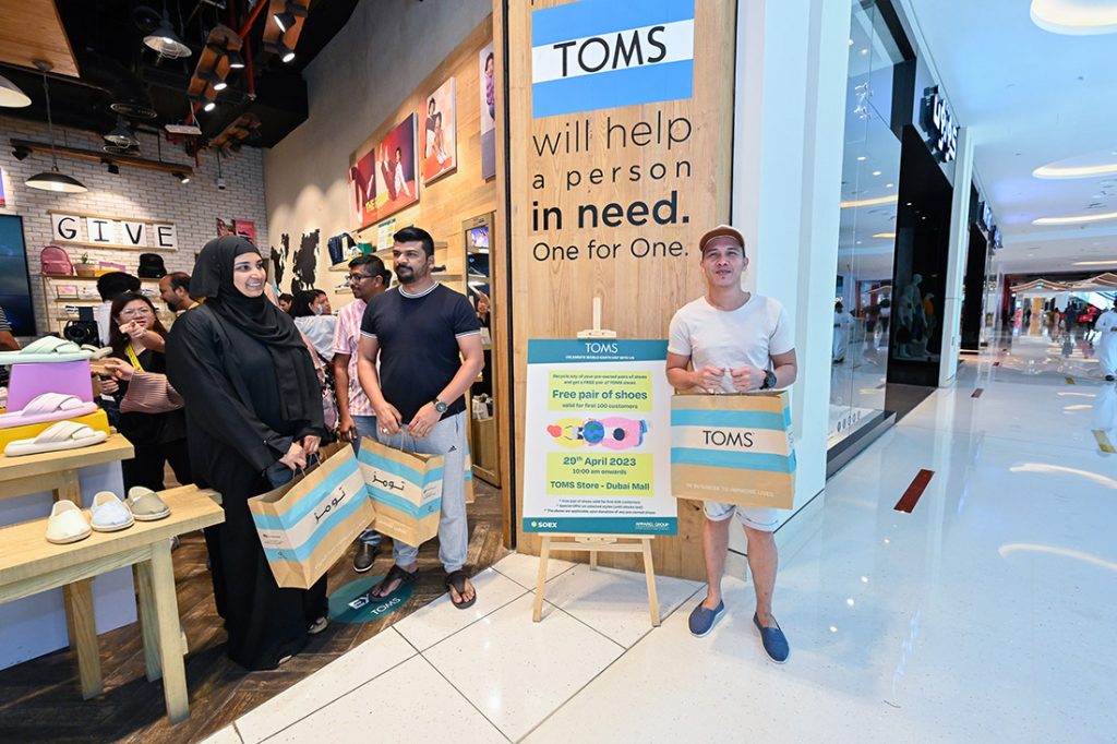 apparel-group-toms-middle-east-celebrates-world-earth-day-hosts-an-earth-friendly-shoe-drive-image